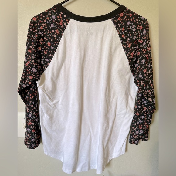 Women’s Vans Floral Sleeves Baseball T Size medium. EUC - Picture 3 of 6